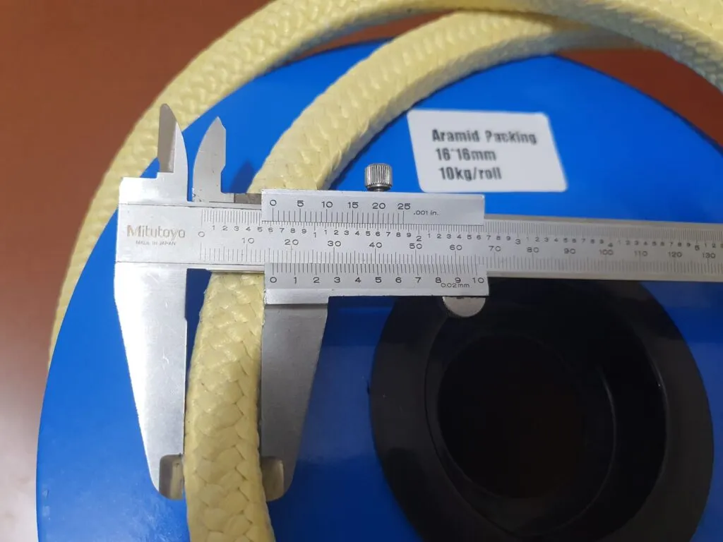 Cỡ dây tết chèn aramid đo bằng thước kẹp trên mặt lõi xanh