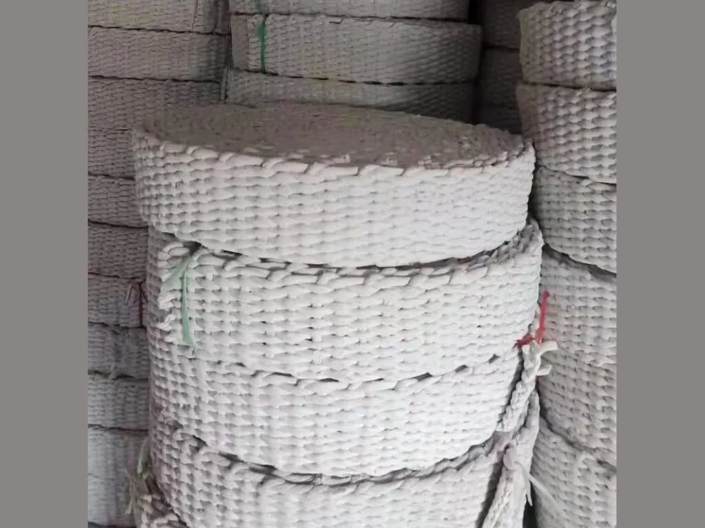 Dây tết chèn amiang nhiều cuộn xếp chồng trong kho