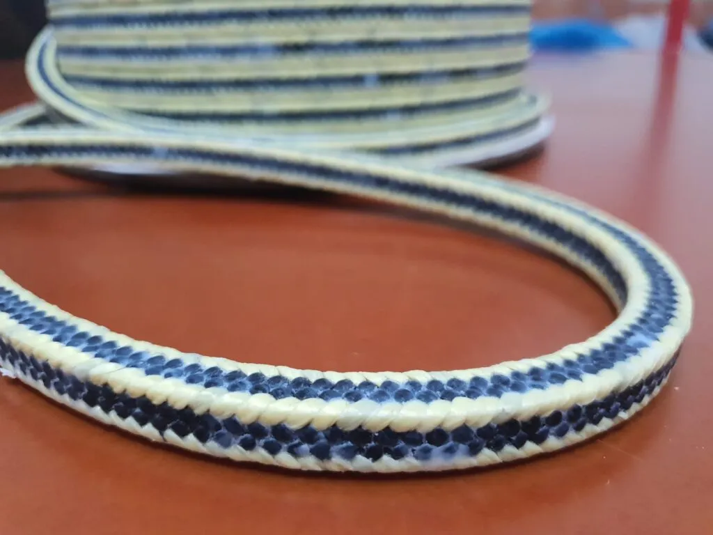 Dây tết chèn aramid carbon vòng dây nằm trước thân cuộn nhiều tầng