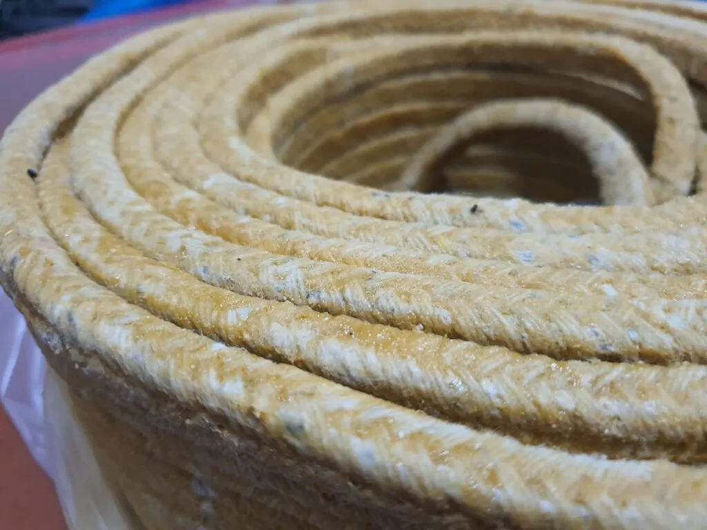 Dây tết chèn cotton mỡ bò các vòng dây xếp tầng nhìn nghiêng