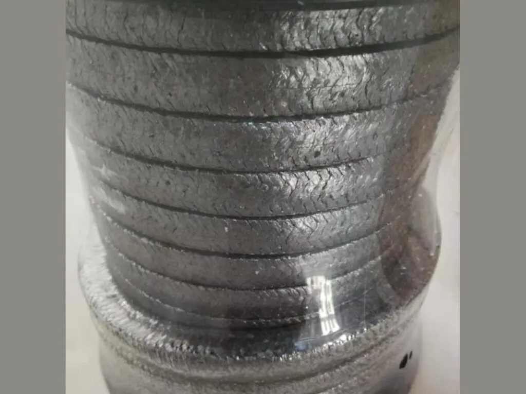 Dây tết chèn graphite lưới inox quấn trên lõi bọc màng trong