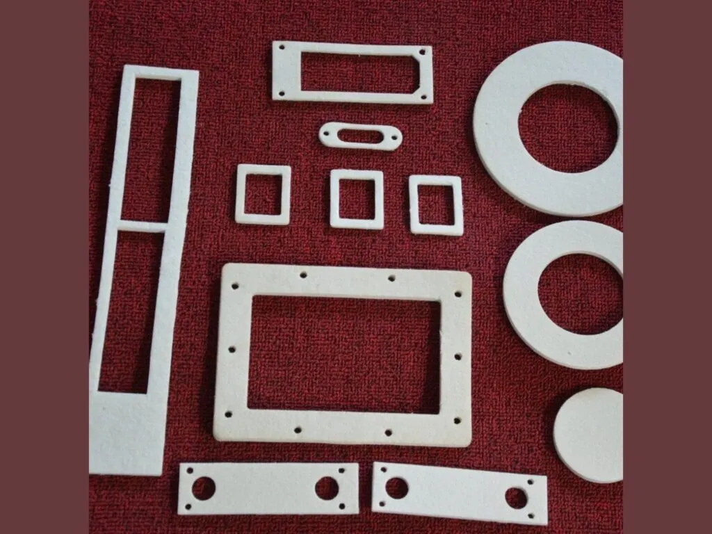 Gioăng ceramic cắt nhiều hình vuông, chữ nhật, tròn trên nền đỏ