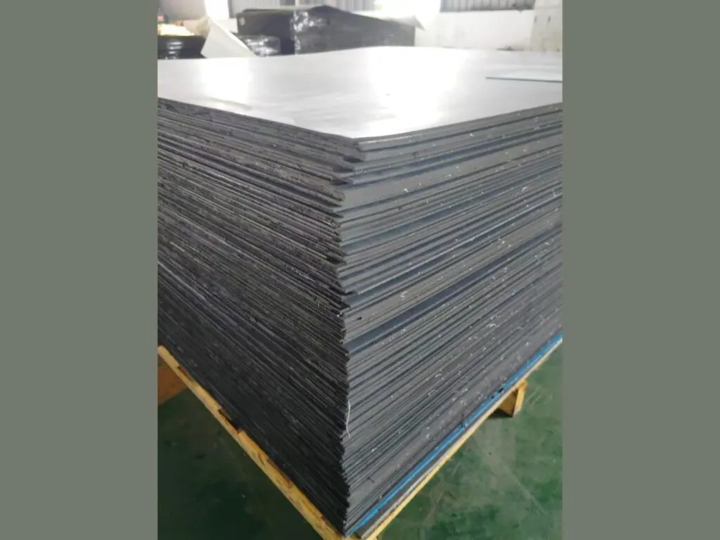 Gioăng chì tấm graphite xếp chồng trên pallet gỗ