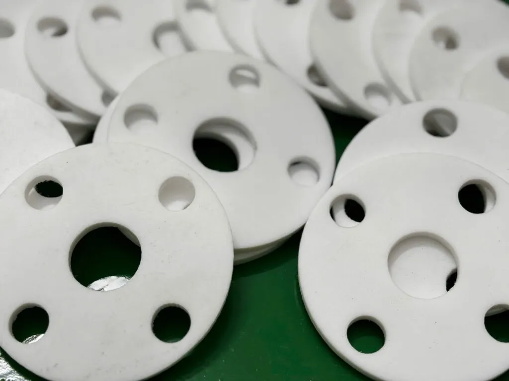 Gioăng chịu nhiệt PTFE trắng mặt bích nhiều lỗ nhìn nghiêng