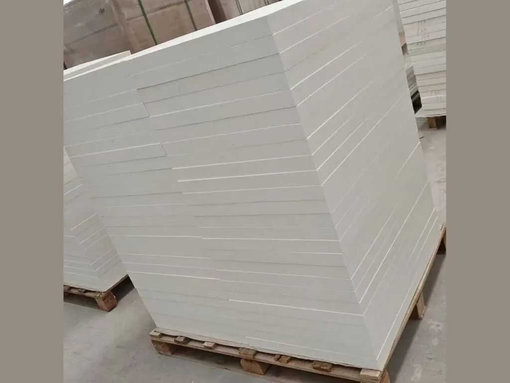 Gioăng chịu nhiệt sợi gốm: chồng tấm ceramic dày trên pallet