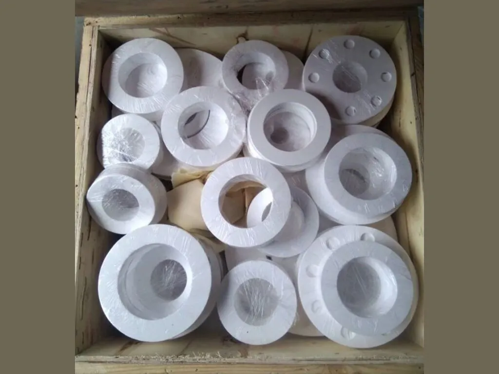 Gioăng ePTFE nhiều cỡ xếp trong thùng gỗ trước khi giao