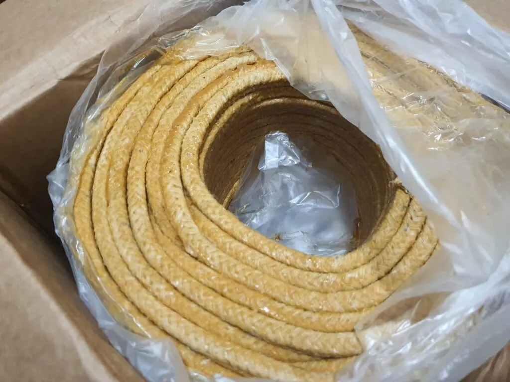 Gland packing cotton tẩm mỡ cuộn tròn trong túi nilon và thùng giấy